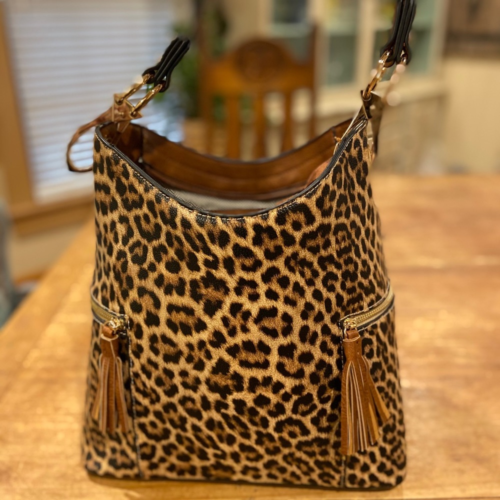 Faux leather leopard bag